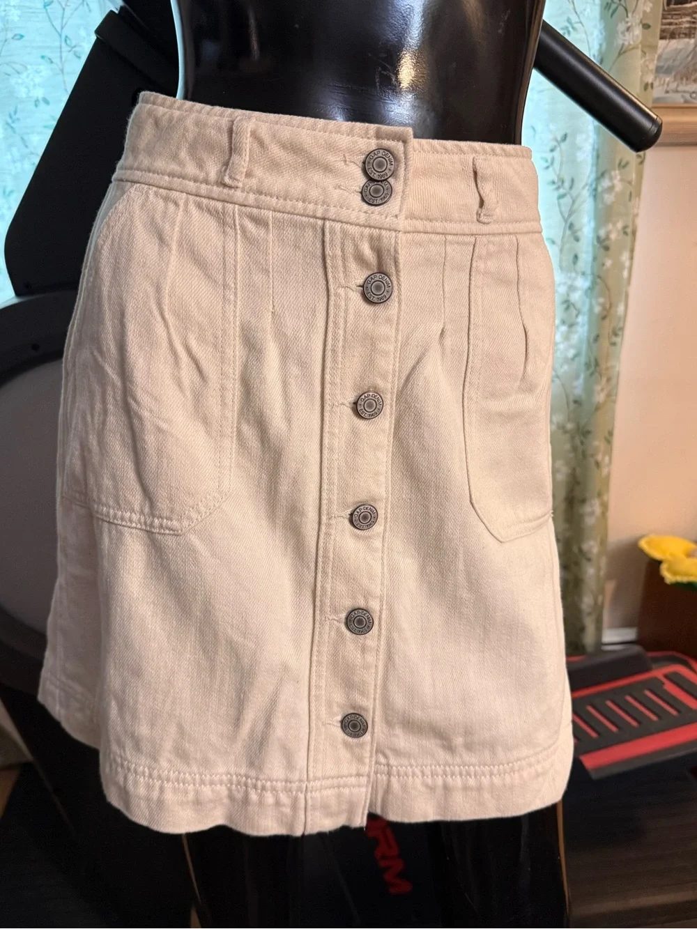 GAP cream button